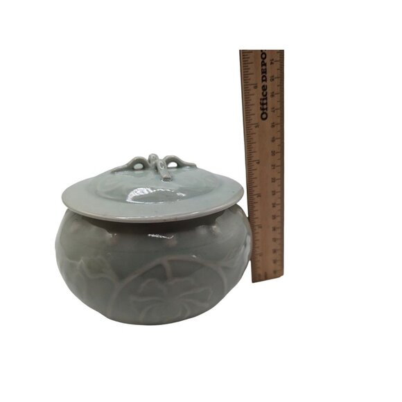 Vintage Handmade Celadon Tureen Covered Serving Bowl Dimensional - Picture 5 of 16